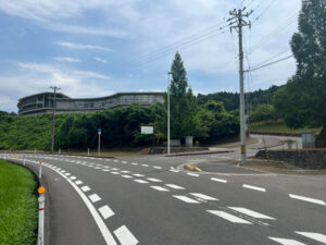 至民中学校(約1500ｍ)